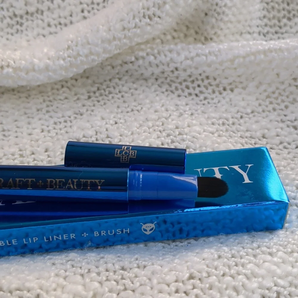 LOVE💠CRAFT💠BEAUTY Retractable Lip Liner + Brush in Space Bae, 0.23g/0.0